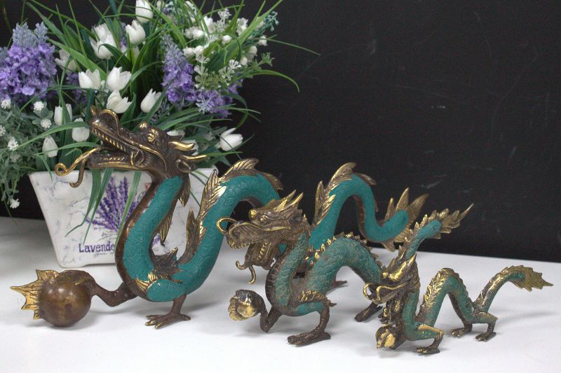 Feng shui - Średni Smok z Kulą - 27 cm