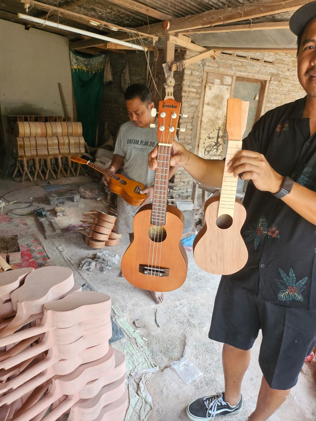 Rzemieślniczo Wykonane Ukulele