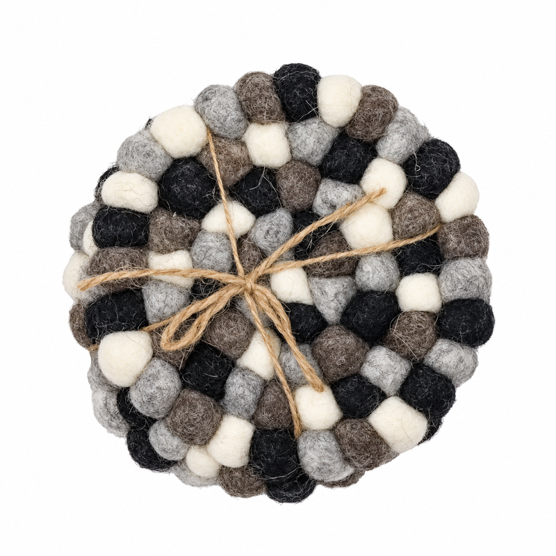 Okrągłe podkładki z filcowych kulek - 10 cm, kolor wieloszary (zestaw 4 szt.)