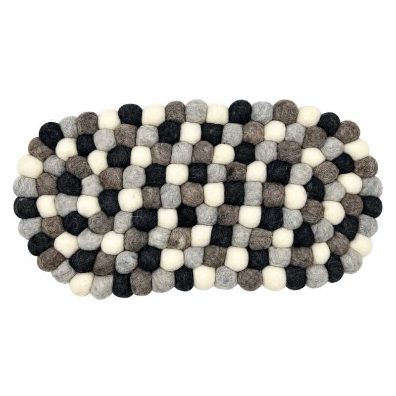 Owalna mata z filcowych kulek - 38x18cm wielokolorowa szara