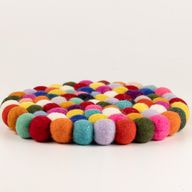 Okrągła podkładka z filcowych kulek - 20 cm wielokolorowa