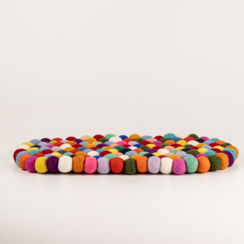 Owalna mata ze sfilcowanych kulek - 38x18cm wielokolorowa
