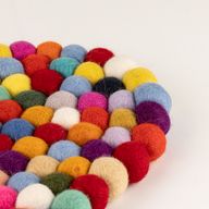 Owalna mata ze sfilcowanych kulek - 38x18cm wielokolorowa