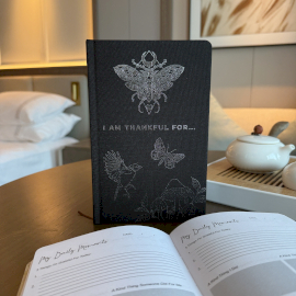 Czarny Dziennik Wdzięczności ze Srebrnym Wykończeniem - 120 stron